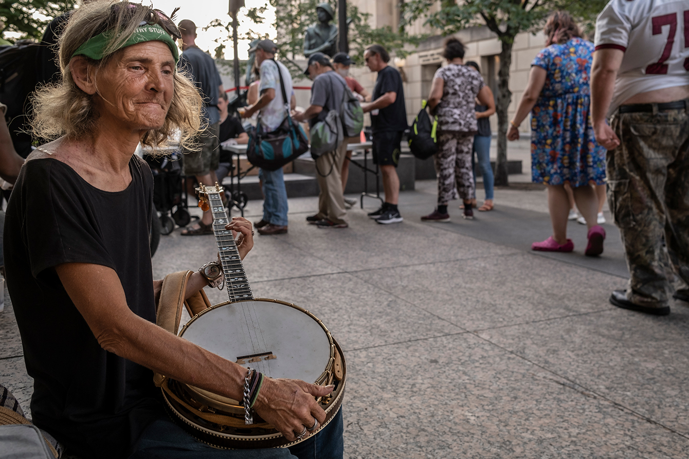 woman with banjo at a free meal