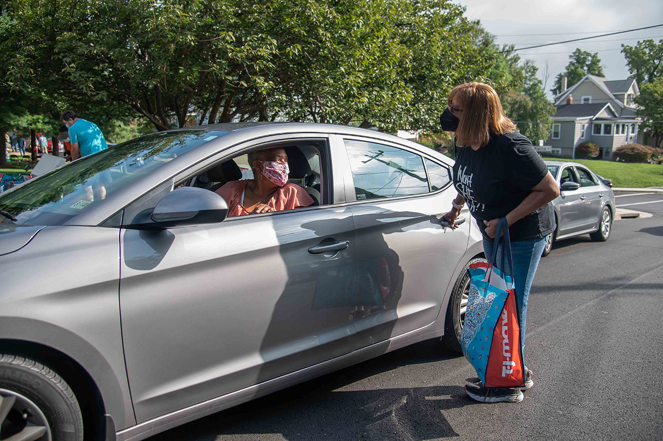 Food donation car line