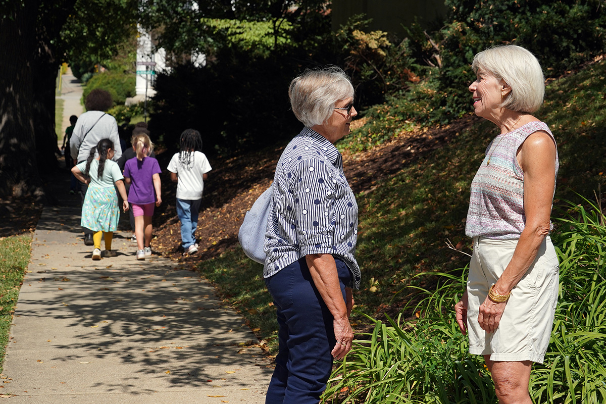 volunteers at school