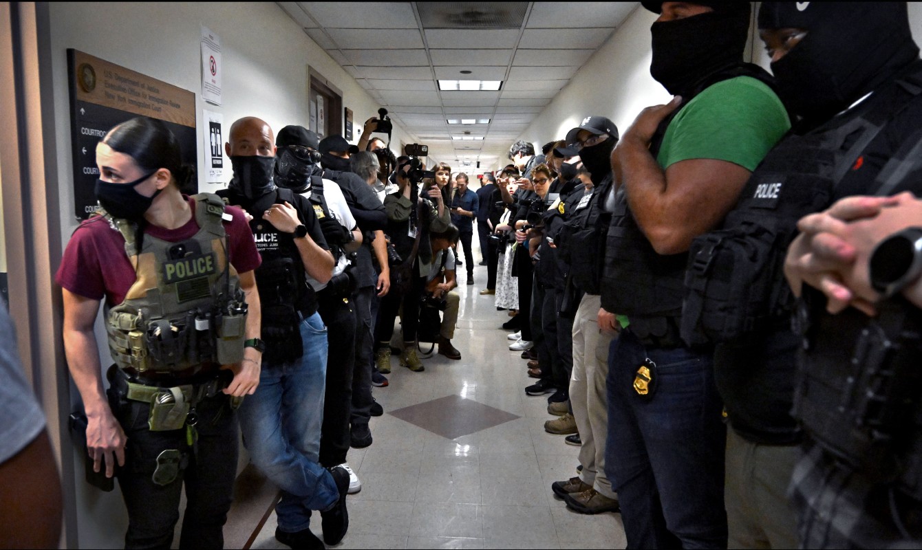 Photo of a group of armed federal officers