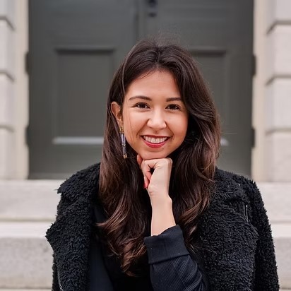 headshot of Anna Del Castillo